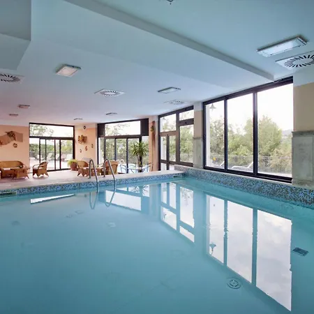 Sleeps 20 Pool Wifi Вилла